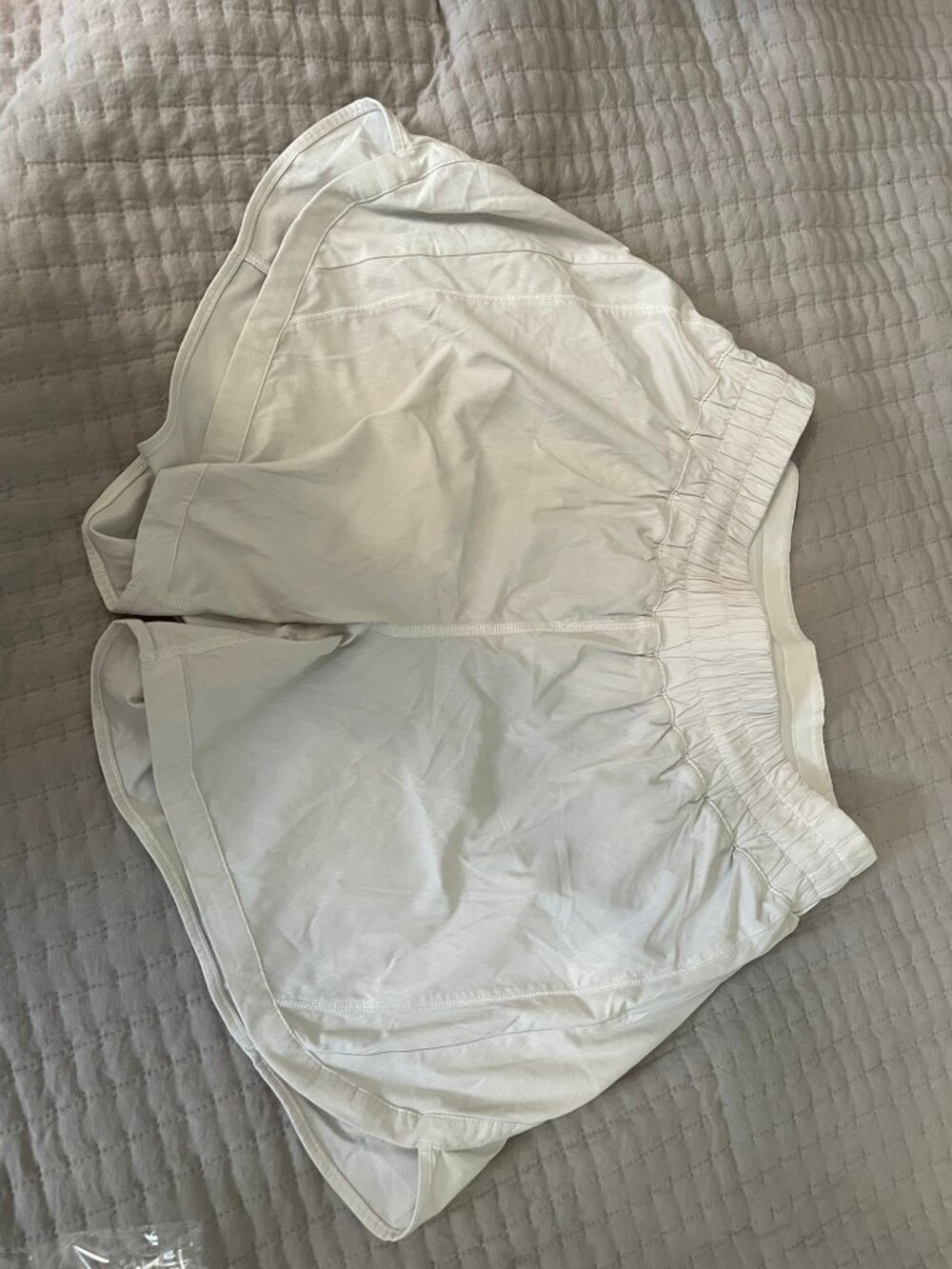 lululemon Hotty Hot Short Low-Rise Women's 10 White Lined Woven LW7CMYS
